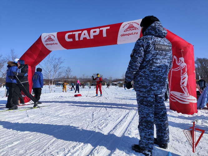 В Приморье росгвардейцы обеспечили охрану общественного порядка во время проведения лыжной гонки «Лыжня России 2026»