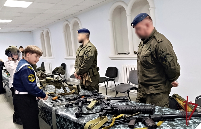 Во Владивостоке росгвардейцы приняли участие в патриотическом мероприятии «Вместе – Россия!»