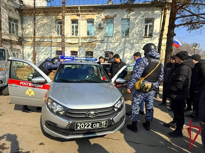 В Уссурийске прошёл день открытых дверей Росгвардии для студентов автомобильно-технического колледжа