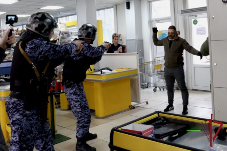 Студент ВВГУ на один день стала частью группы задержания вневедомственной охраны Росгвардии