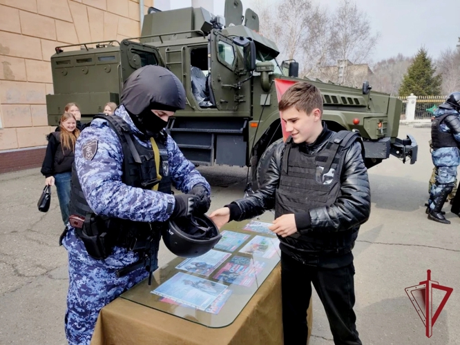 В Приморье состоялась открытая выставка, посвящённая 10-летию создания Росгвардии
