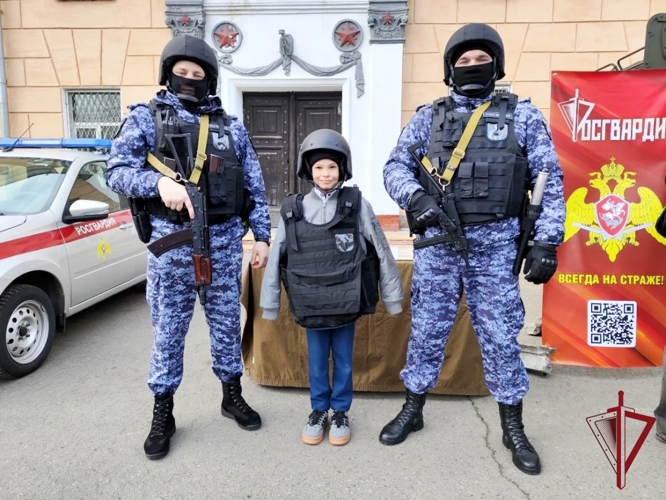 В Приморье состоялась открытая выставка, посвящённая 10-летию создания Росгвардии
