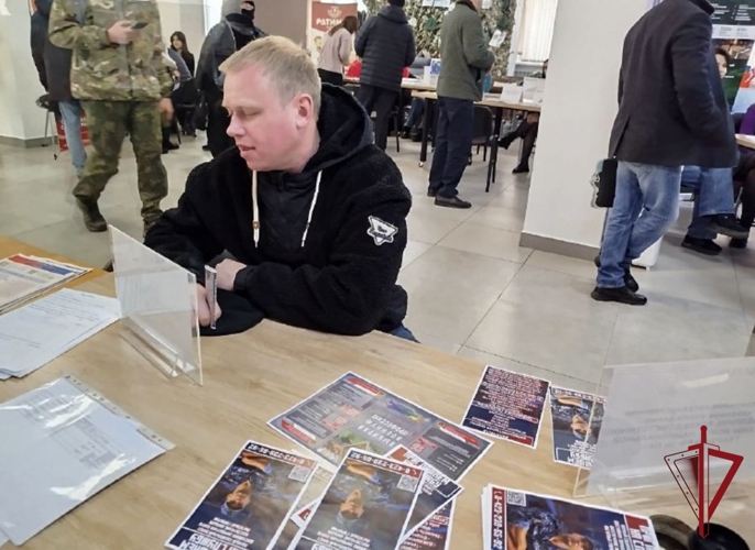 Росгвардейцы во Владивостоке рассказали участникам СВО о службе во вневедомственной охране  