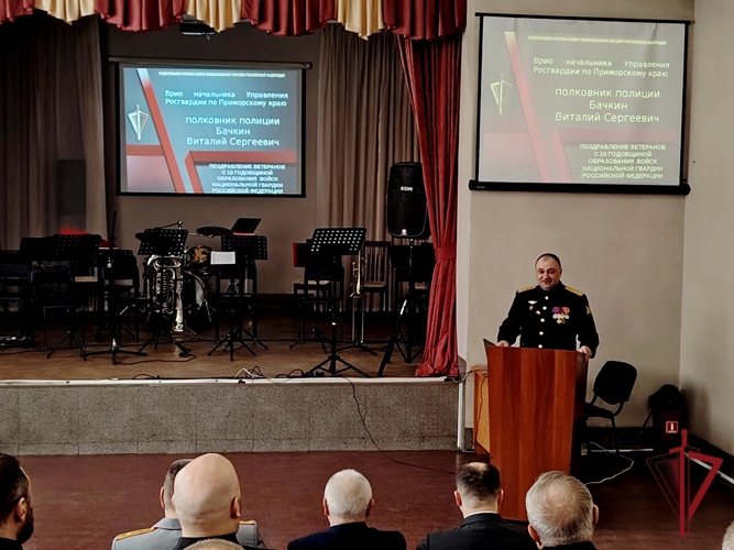 Во Владивостоке ветеранов войск правопорядка поздравили с Днем Росгвардии  