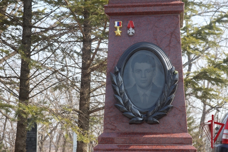 Сотрудники СОБР «Леопард» почтили память погибшего Героя России Алексея Рыбака