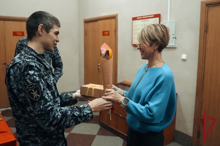 Праздничный концерт подарили женщинам сотрудники и военнослужащие Управления Росгвардии по Приморскому краю