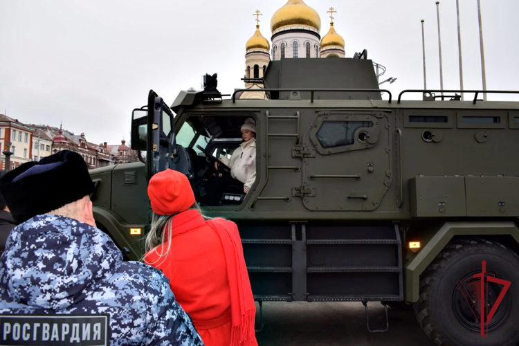 Впервые в Приморье Росгвардия провела масштабную открытую встречу с гражданами в честь своего 10-летия