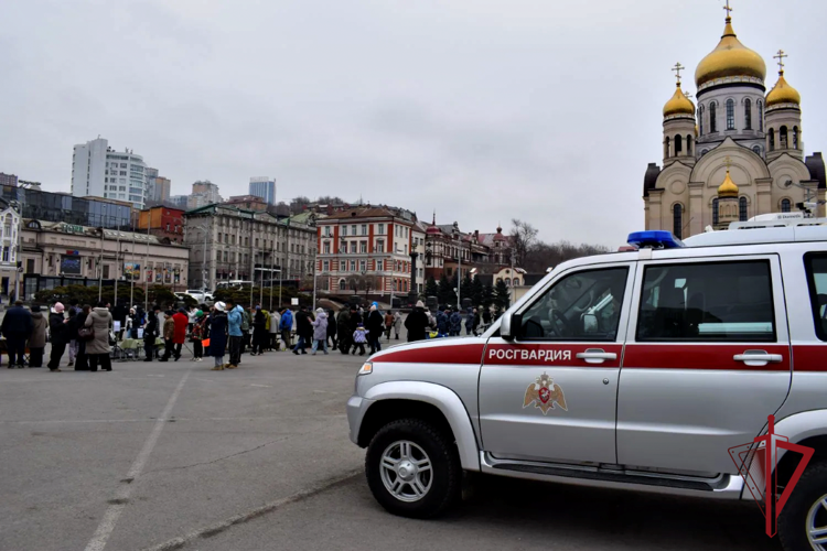 Впервые в Приморье Росгвардия провела масштабную открытую встречу с гражданами в честь своего 10-летия
