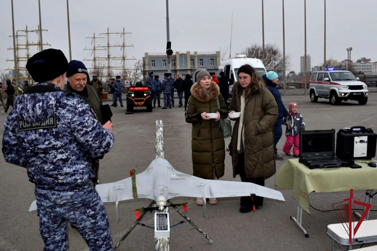 Впервые в Приморье Росгвардия провела масштабную открытую встречу с гражданами в честь своего 10-летия