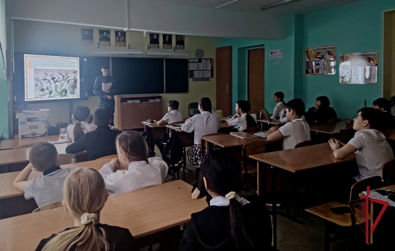 Росгвардейцы в Приморье провели встречи со школьниками