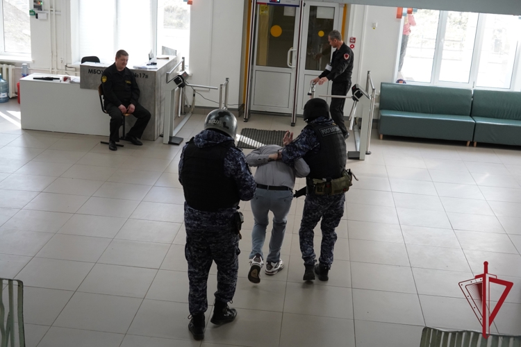 В Приморье сотрудники Росгвардии продемонстрировали уровень подготовки в ходе антитеррористических учений