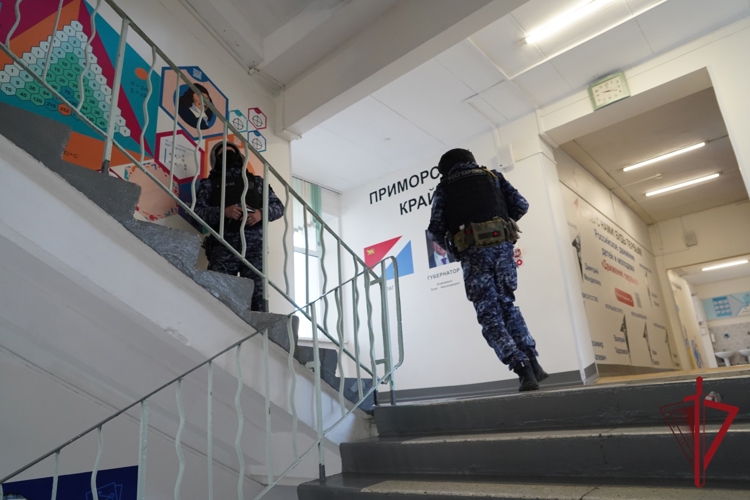 В Приморье сотрудники Росгвардии продемонстрировали уровень подготовки в ходе антитеррористических учений