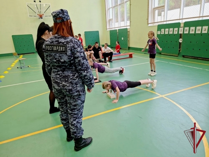Росгвардейцы в Приморье стали судьями соревнований на межмуниципальном школьном фестивале
