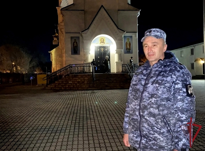 Сотрудники Росгвардии Приморского края обеспечили правопорядок во время мероприятий, посвященных празднованию Пасхи