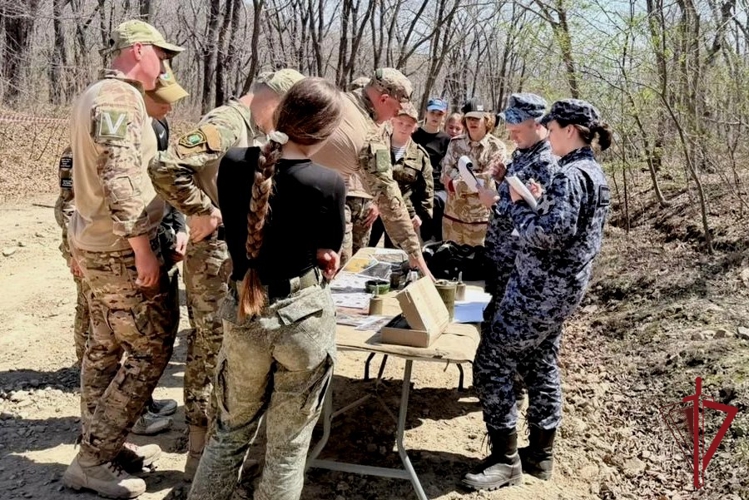 Во Владивостоке росгвардейцы стали инструкторами в военно-патриотической игре