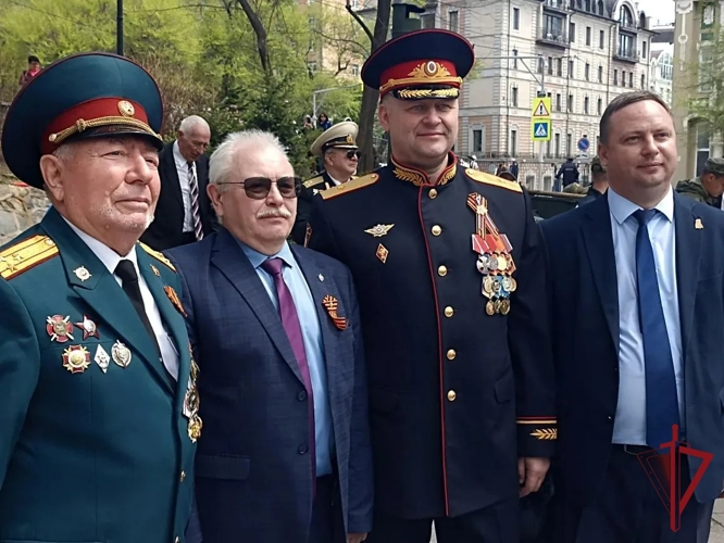 Начальник Управления Росгвардии по Приморскому краю поздравил с юбилеем заслуженного ветерана войск правопорядка
