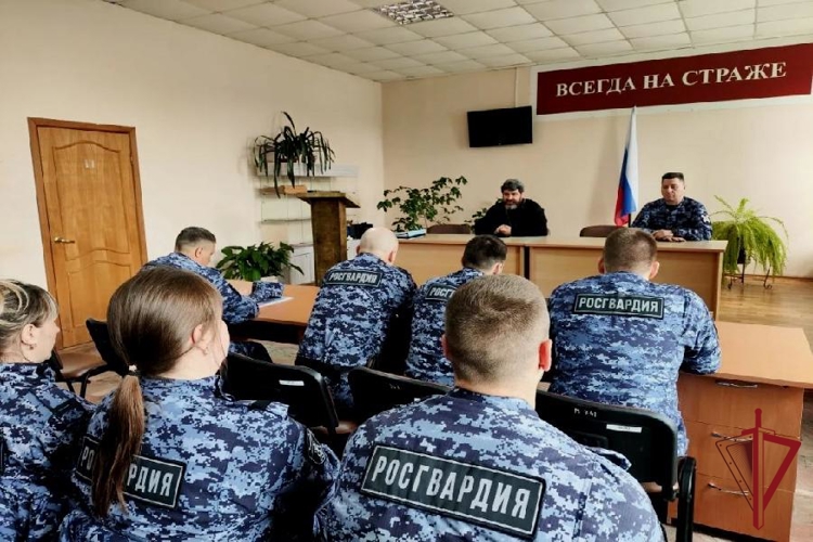 В Приморье сотрудники вневедомственной охраны встретились с представителем Русской православной церкви