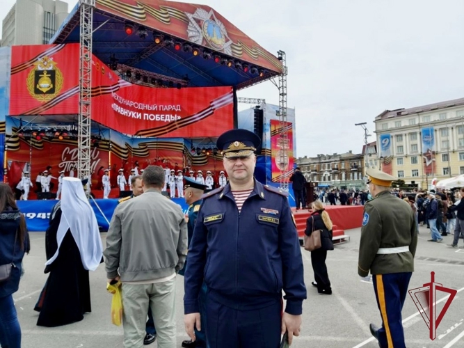 Первоклассники представили войска национальной гвардии на параде «Правнуки Победы» во Владивостоке