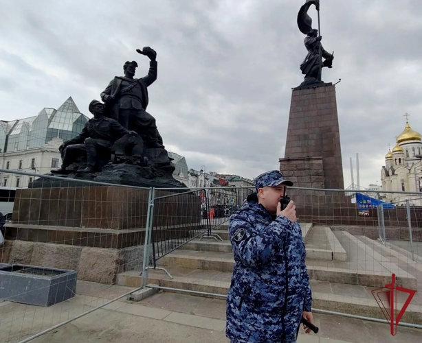 Первоклассники представили войска национальной гвардии на параде «Правнуки Победы» во Владивостоке
