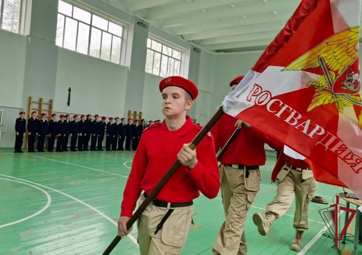 Накануне Дня Победы кадетам Росгвардии в Приморье вручили специальные удостоверения