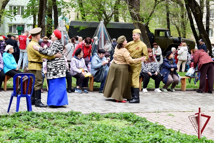 Росгвардейцы во Владивостоке приняли участие в концерте «Майский вальс»