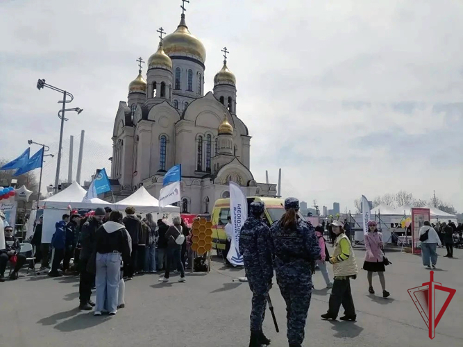 В Приморье росгвардейцы обеспечили безопасность граждан во время празднования Дня Весны и Труда