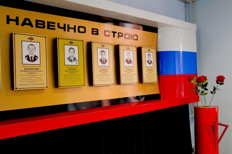 Сотрудники Управления вневедомственной охраны по городу Владивостоку почтили память погибшего коллеги