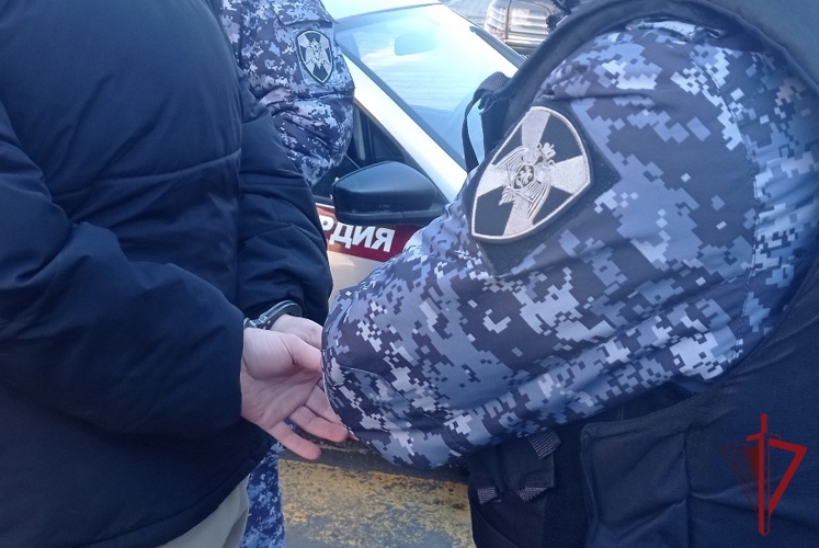 В Приморье сотрудники Росгвардии пресекли противоправные действия постояльца гостиницы  