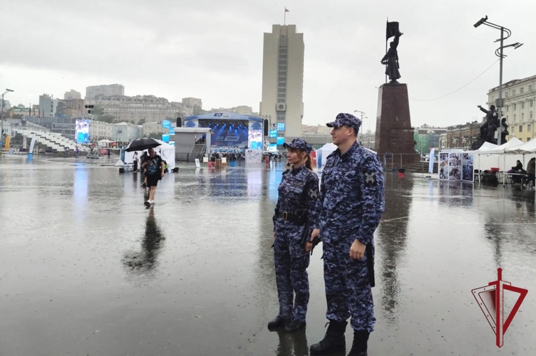 Сотрудники Росгвардии обеспечили безопасность граждан во время празднования Дня знаний