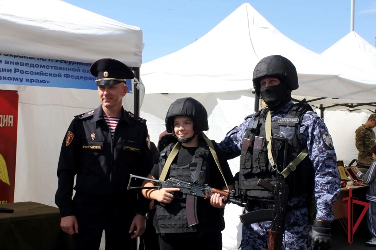 Сотрудники Росгвардии обеспечили общественный порядок во время празднования 160-летия Уссурийска