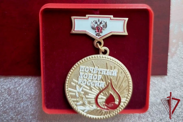 Росгвардеец в Приморье награждена нагрудным знаком «Почётный донор»