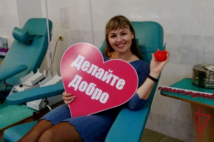Росгвардеец в Приморье награждена нагрудным знаком «Почётный донор»
