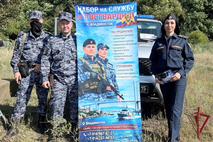 Сотрудники вневедомственной охраны во Владивостоке стали инструкторами в патриотической игре «День на передовой»  