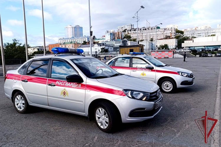 Во Владивостоке росгвардейцы приняли участие в общегородском гарнизонном разводе