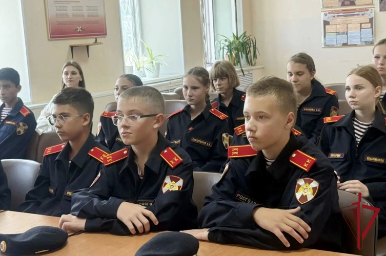 Урок мужества для кадет: росгвардейцы рассказали о русском героизме от Куликовской битвы до наших дней