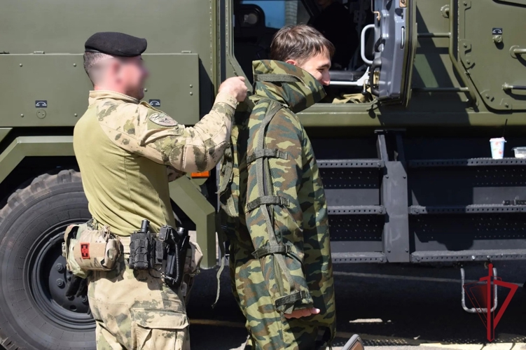 Во Владивостоке при участии сотрудников Росгвардии состоялся героико-патриотический фестиваль профессий «На страже мира и порядка»  