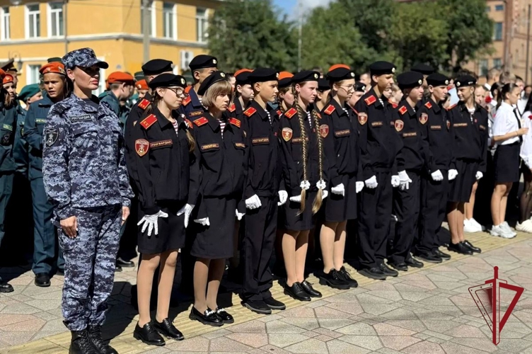Росгвардейцы в Приморье вместе с кадетами почтили память павших в годы Второй мировой войны