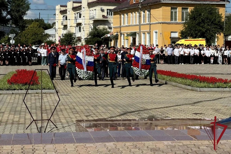Росгвардейцы в Приморье вместе с кадетами почтили память павших в годы Второй мировой войны