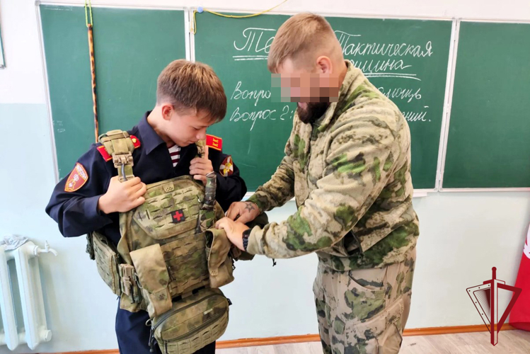 В Приморье кадеты Росгвардии освоили азы тактической медицины 