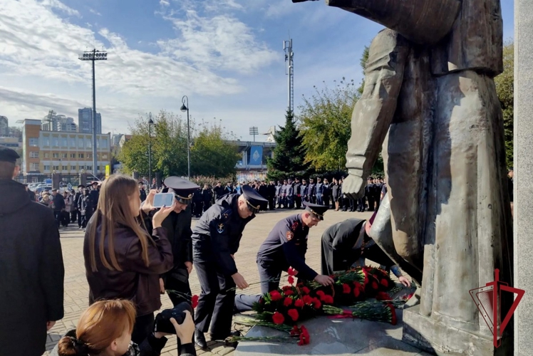 Во Владивостоке сотрудники Росгвардии приняли участие в акции «Долг памяти»  