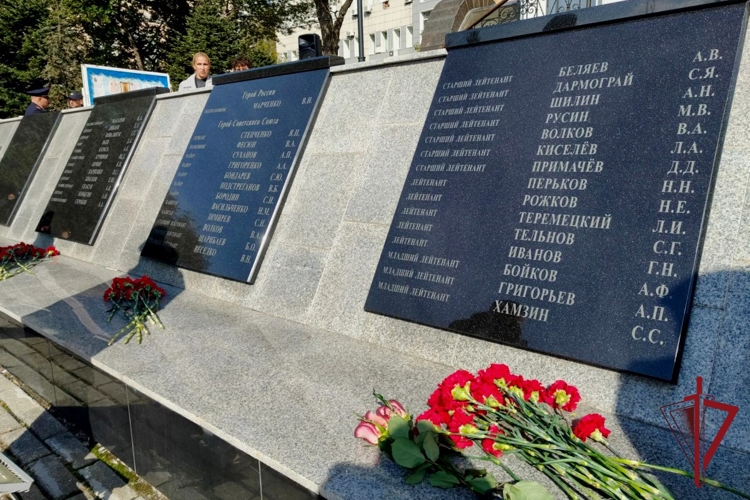 Во Владивостоке сотрудники Росгвардии приняли участие в акции «Долг памяти»  