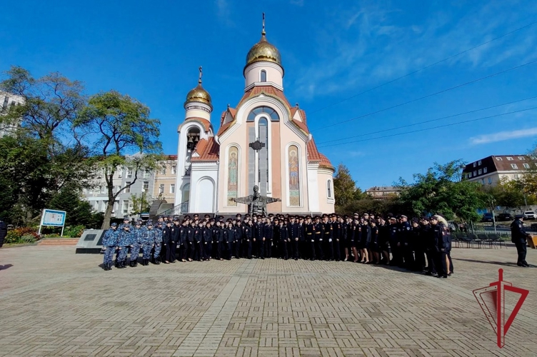 Во Владивостоке сотрудники Росгвардии приняли участие в акции «Долг памяти»  