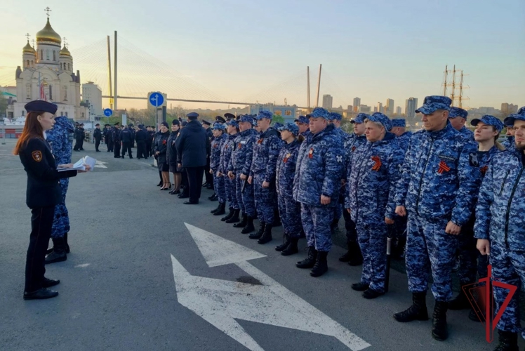 В Приморье стартовал фото-челлендж «Связь поколений», посвященный Дню образования вневедомственной охраны