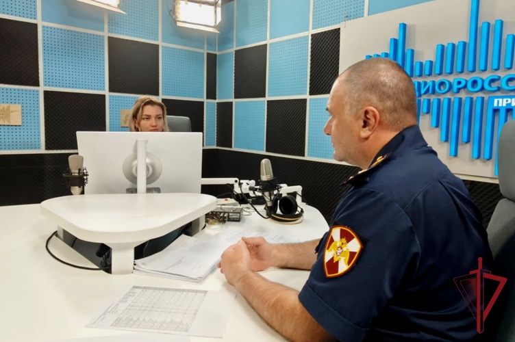 В Приморье сотрудники Росгвардии напомнили об основных требованиях к хранению и ношению оружия
